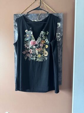 Floral V-Neck Black Sleeveless Women's Top